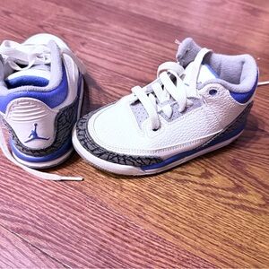 Jordan Kids Sneakers in White and Gray with Blue Accents